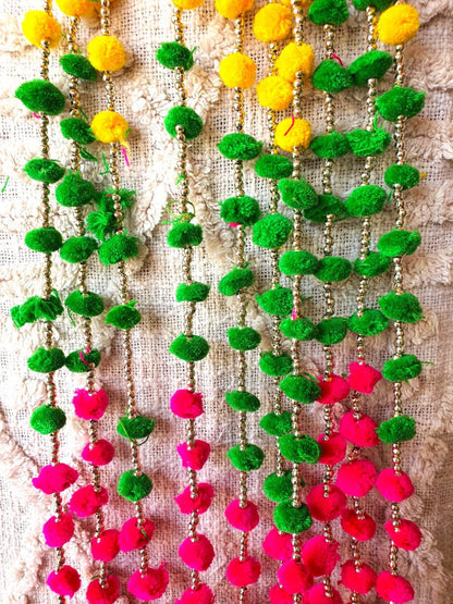 PACK DE 2 GUIRNALDAS MULTICOLOR CON CAMPANA, se trata de un modelo elaborado artesanalmente en India. ENVÍO GRATIS SIN PEDIDO MÍNIMO.