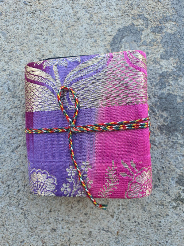 LIBRETA SILK MINI ideal para detalles de eventos diferentes,artesanía India.Disponibilidad de grandes canntidades....y envío gratis.