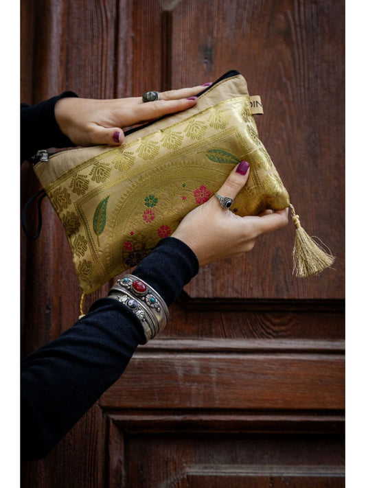 Neceseres en seda elegante con borlas y cremallera. Artesanía India.Envío Gratis.