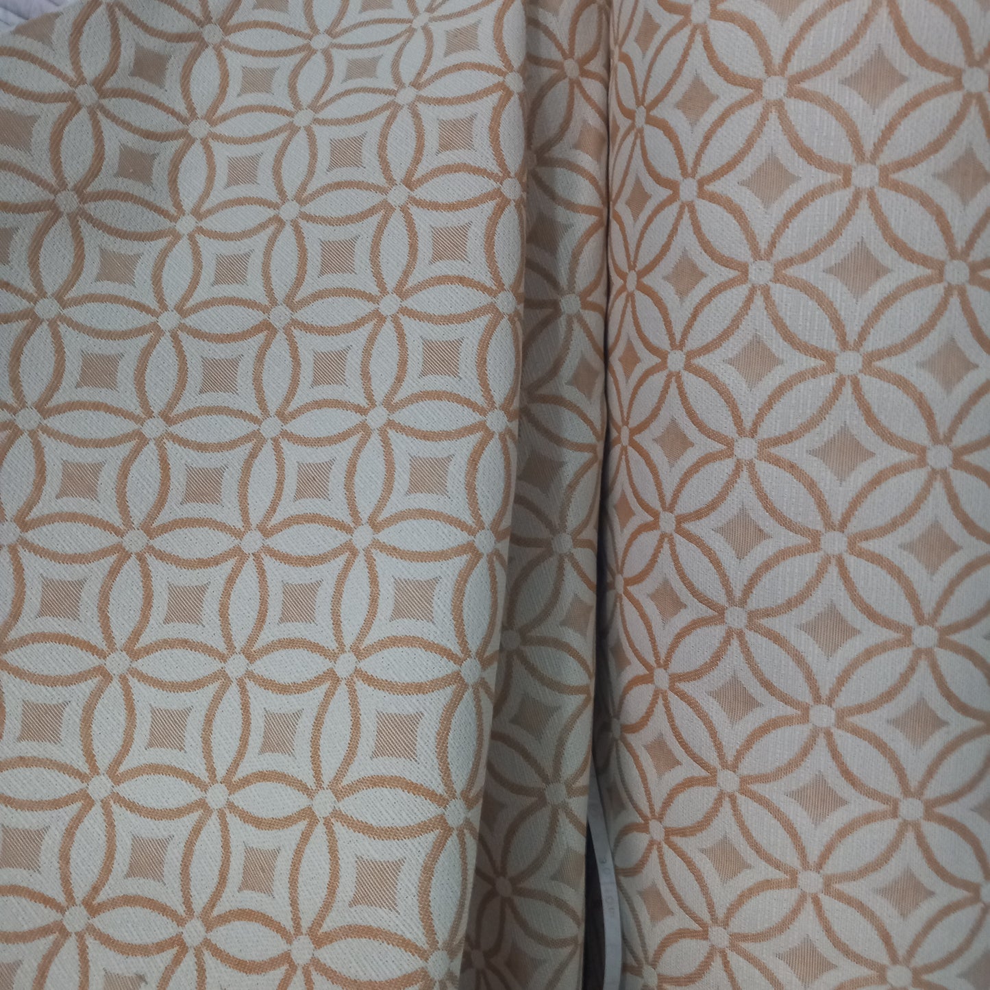 Tela por metros satinada y a doble de ancho en dos colores a elegir.Envío Gratis.