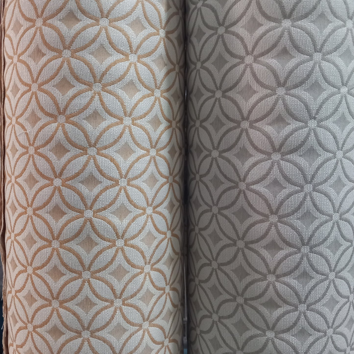 Tela por metros satinada y a doble de ancho en dos colores a elegir.Envío Gratis.