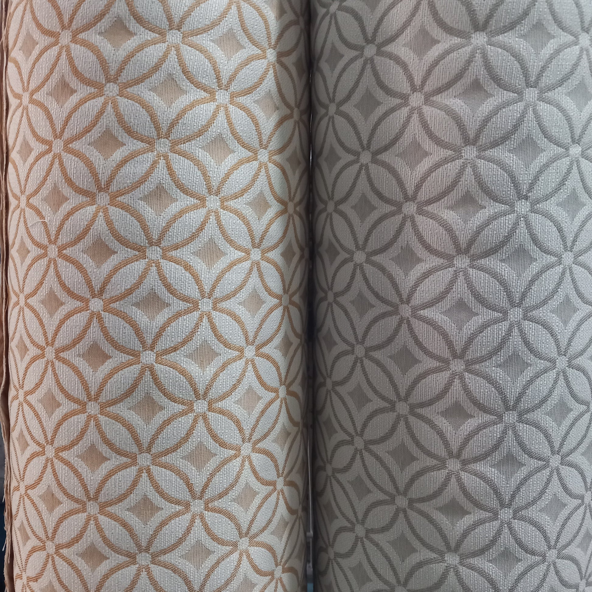 Tela por metros satinada y a doble de ancho en dos colores a elegir.Envío Gratis.