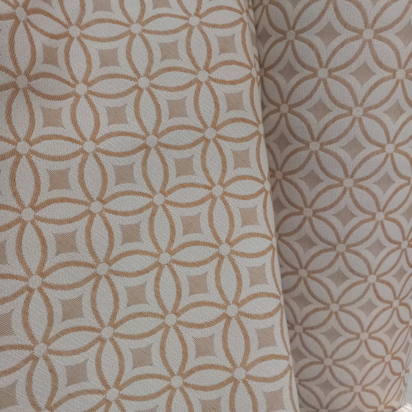 Tela por metros satinada y a doble de ancho en dos colores a elegir.Envío Gratis.