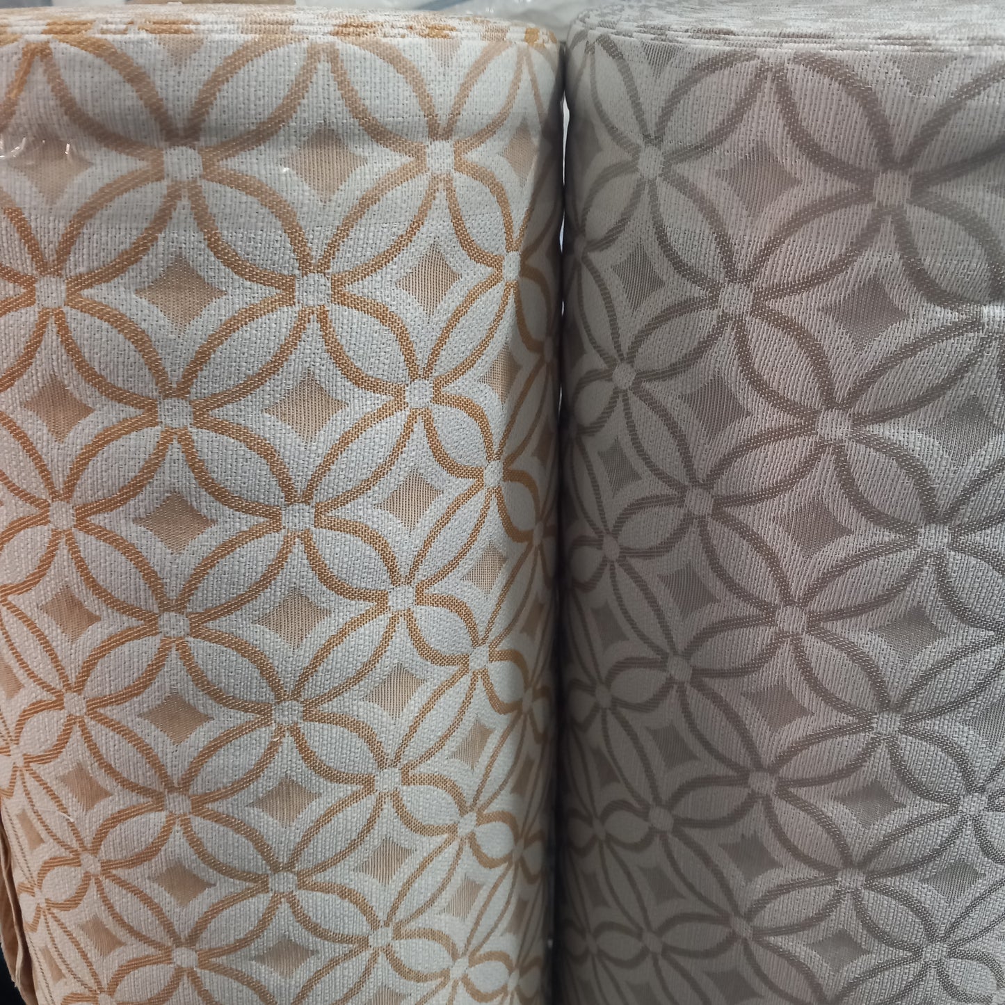 Tela por metros satinada y a doble de ancho en dos colores a elegir.Envío Gratis.