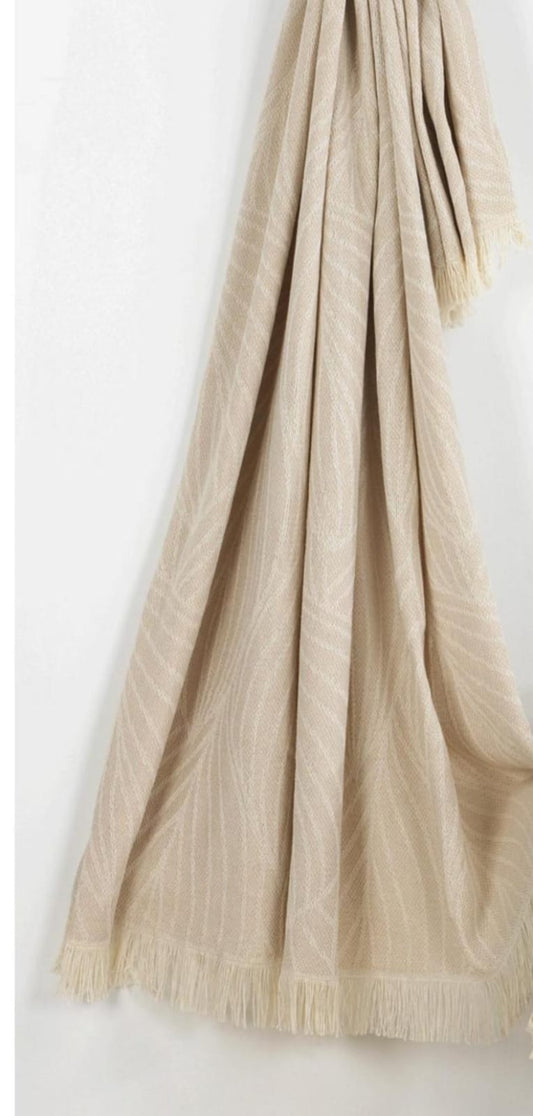 JARAPA COLCHA MULTIUSOS DE ALGODÓN CON FLECOS

180X260CM

 COLOR LINO.MOD.INÉS.

COMPOSICIÓN:

70%ALGODÓN Y 30% POLIÉSTER

ENVÍO GRATIS.