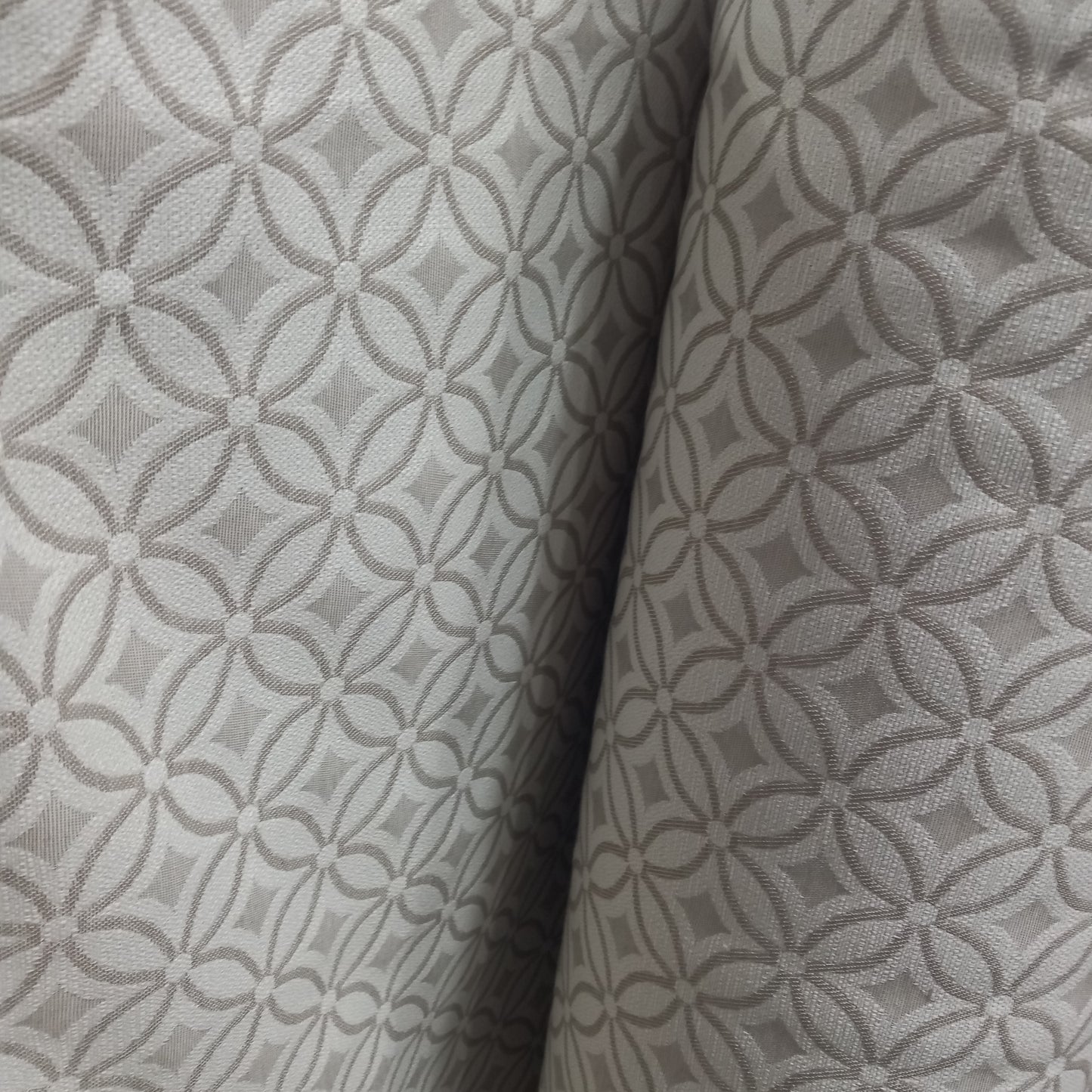 Tela por metros satinada y a doble de ancho en dos colores a elegir.Envío Gratis.