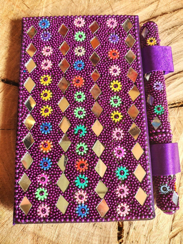 2 LIBRETAS Y 2 BOLIS SET IMPRENSCINDIBLE HECHO A MANO EN INDIA**EL PRECIO DE 9.99€ ES POR 2 SET DE LIBRETA Y BOLI. EN TOTAL POR 9.99€ RECIBIRÁ 2 LIBRETAS Y SUS 2 BOLIS**